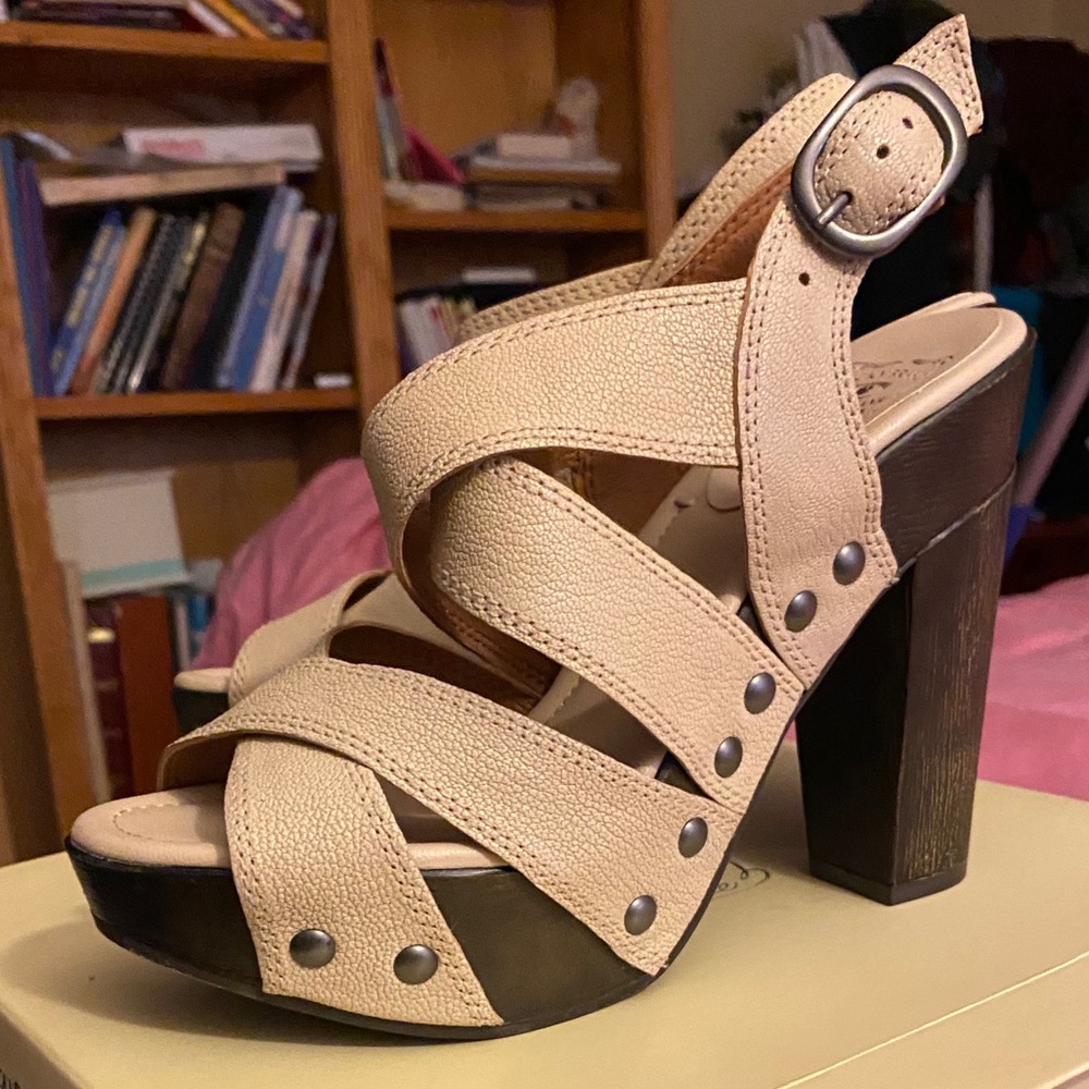 new w/o box Lucky Brand heels